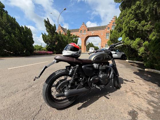 TRIUMPH BONNEVILLE T100 BLACK 900 TRIUMPH BONNEVILLE T100 BLACK 900